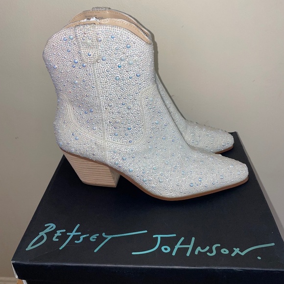 NIB NWT Betsey Johnson Pearl Studded Emory Low Boots - Picture 4 of 14